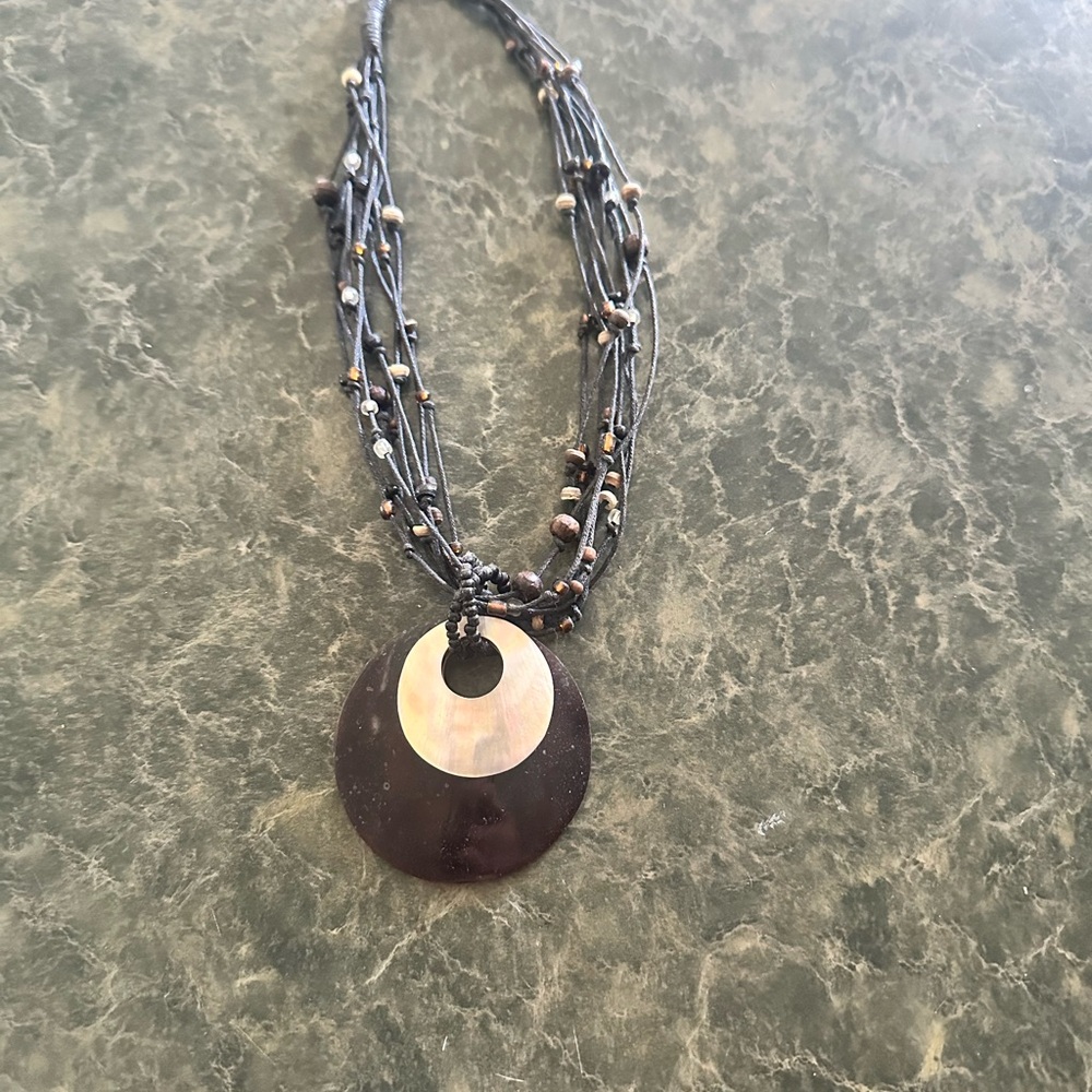Elegant Black and Brown Pendant Necklace